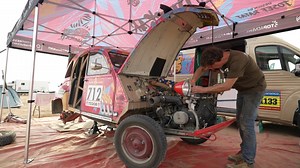 Watch the Dakar Classic highlights from the Prologue as the #Dakar2025 gets underway 🚗 🚚 ❤️ #DakarClassic highlights presented by Tudor Watch 👍 #BornToDare #TudorWatch | Dakar Rally