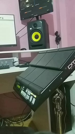 Exploring Yamaha Multi 12 DTX with Congas