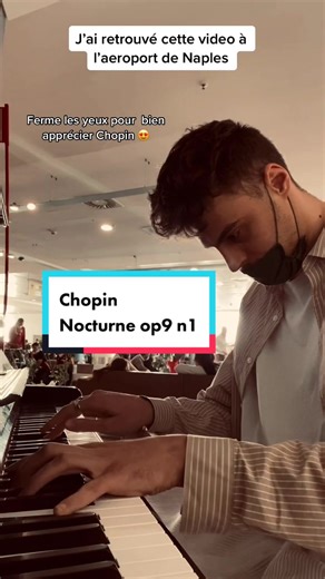 Impromptu Piano Performance at Naples Airport | Chopin Nocturne Op. 9 No. 1