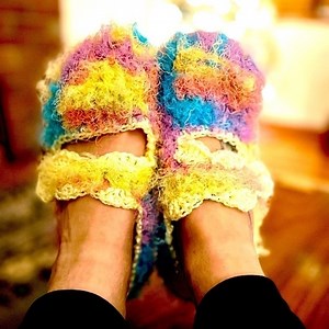 CROCHETED MARY JANE SLIPPERS