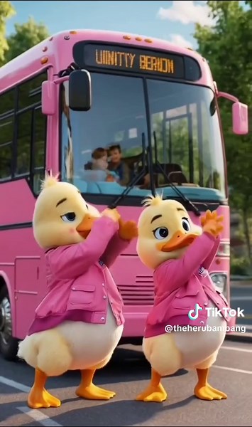 Bebek Lucu Gemoy Joget di Depan Bus Telobel TikTok