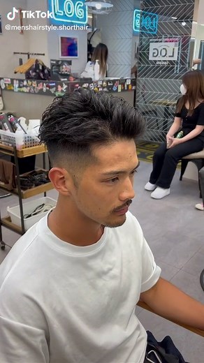 ピンパーマで作る七三分け短髪スタイル