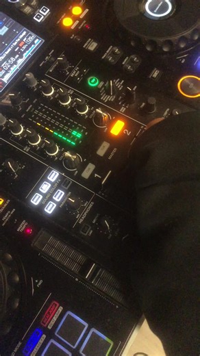 CORSO PER DEEJAY 😍 di MASTERMAX 🙌 @ POP MUSIC SCHOOL di PAOLO MENEGUZZI 😎 MENDRISIO, LUGANO e TENERO (CH) Con ERIC DEEJAY 🎧 @mastermax_deejay @eric_brosk @popmusicschool.ch #ericdj #popmusicschool #corsoperdeejay #deejayacademy #mastermaxdeejay