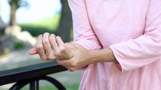 Rheuma erkennen: Gelenkschmerzen und ständige Müdigkeit richtig deuten