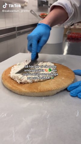 Skapa en Krämig Smörgåstårta för Festliga Tillfällen