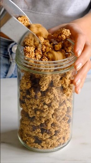 Ultra chunky, crunchy granola with simple ingredients ✨ recipe in description