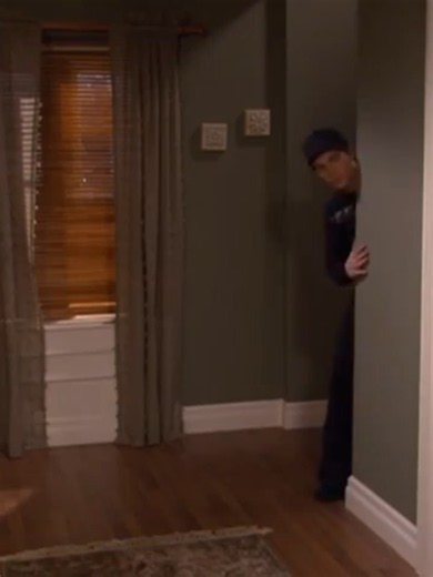 Drake y Josh entran a la habitación de Megan — escena cómica