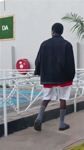 "Momentos de reflexão e gratidão à beira da piscina. ✨" #trending #challenge #music #subscribe