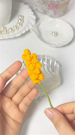 Mini Yellow Lavender crochet💛-corsage making | 𝐀𝐕𝐀 𝐂𝐑𝐄𝐀𝐓𝐈𝐎𝐍𝐒