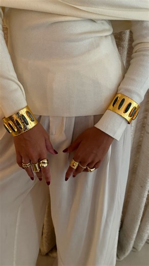 W O O N D E R on Instagram: "What we love the most? Giving a basic outfit that Woonder touch with pieces from the new Aura Collection ✨🌟💕🩷"