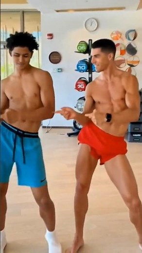 Ronaldo vs Messi:WakaWaka Dance Remix✨#ronaldo#football#soccer #footballshorts#dance #fcbarcelona