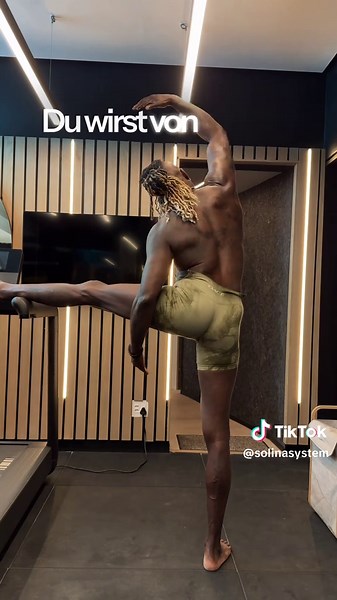 ⬇️BITTE LESEN⬇️ Eine Diät wird zu Einschränkungen führen die früher oder später für Heißhunger Attacken und andere Rückschläge sorgen wird. Wir erschaffen eine neue Identität von dir,für die das Thema Ernährung und Bewegung wie das tägliche Brot mit Butter sein wird.Wenn du von mir Begleitet werden möchtest um dein Ziel zu erreichen und dazu bereit bist in deine Gesundheit zu investieren sende mir gerne eine DM mit den Worten “ICH WILL” #abnehmen #Ernaehrung #Gesundheit