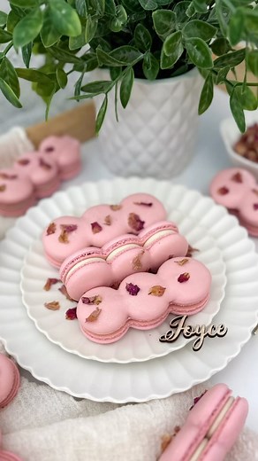 Baked by Joyce | get inspired on Instagram: "☕️🌹Rose Café Latte Macaron Eclairs🌹☕️ Why have one macaron when you can have three in a row? Technically, it’s still ONE MACARON. Inspired by Megan @the.white.whisk when she made these pretty macarons and called them macaron eclairs. ✨Macaron Elcairs✨ 🥰 Comment 👉🏻Macaron Eclair Template👈🏻 if you want me to DM you the link to this template. These soft pink macarons are filled with rose coffee ganache then dipped in pink candy melts and decorated