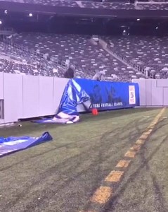 364K views · 1.3K reactions | Did you know, there are over 1,200 manual elements that had to be changed from New York Jets to New York Giants to get ready for today’s game? See some of the behind the scenes from last night’s stadium transformation. | MetLife Stadium | Facebook