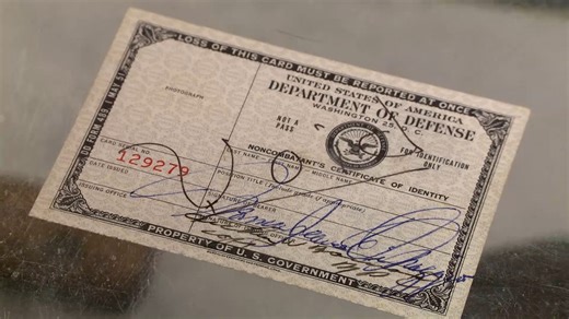 655K views · 8.3K reactions | Rick calls in an expert to examine Marilyn Monroe’s ID. | The Best of Pawn Stars | Facebook