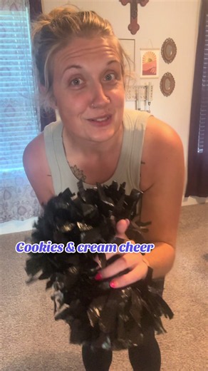 Cookies 🍪 cookies 🍪 cookies & cream, whats the matter with the other team? Nothing! Nothing! Nothing at all! They just can’t play football 🏈 #minicheerleaders #learnacheer #teachingcheers #cheertok📣