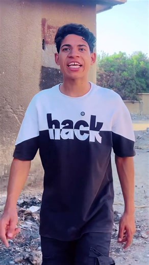 لما اخوك الصغير يشتغل علي مكنه غزل بنات في الشارع🍭😂