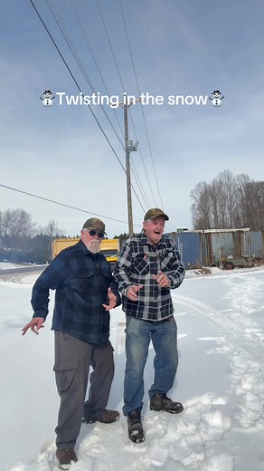 Twisting in the snow, fun times #hanelinetwins #snow #fypシ゚viralv #dance #twinsoftiktok