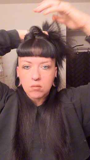 5 comments | Trimming/shaving my hair and a root retouch. I use Revlon Natural black and the heat protectant is a Neuro Style brand. LOVE IT so much #relvon #neurostyle #dyingmyhair #hairdye | Muhlissuh Sparks | Facebook