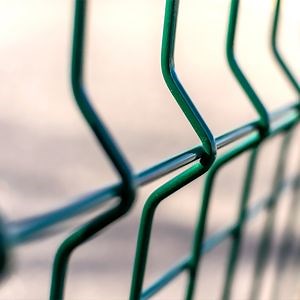 [Hot Item] Galvanized Wire Mesh Fence with 3D Bending and Curved Triangle Bend Mesh Design