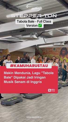 INDOZONE - #KAMUHARUSTAU on Instagram: "Baru-baru ini, lagu "Tabole Bale" nggak cuma viral di kalangan netizen Indonesia, tapi juga sampai ke Inggris bahkan dijadikan iringan musik senam di sana! 🇬🇧🔥 Dari TikTok hingga gym luar negeri, irama khas Indonesia Timur ini sukses bikin siapa pun ikut bergoyang. Video tersebut diunggah oleh Julius Burphy, seorang instruktur kebugaran (fitness instructor) dan kreator konten media sosial asal Inggris di TikToknya. "This song had us moving 🇮🇩😁🔥 Song