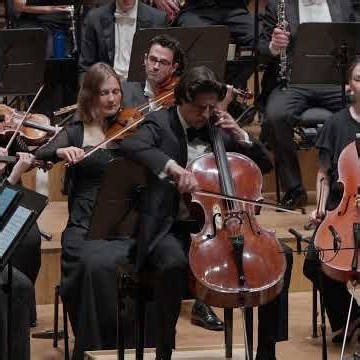 Daniel Müller-Schott plays Dvořák's Cello Concerto