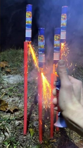 #Fireworks | 4 ELECTRO STREAK ROCKETS | (SO LOUD) | Firework Rockets | ‪@madoxfireworks8322‬ #shorts