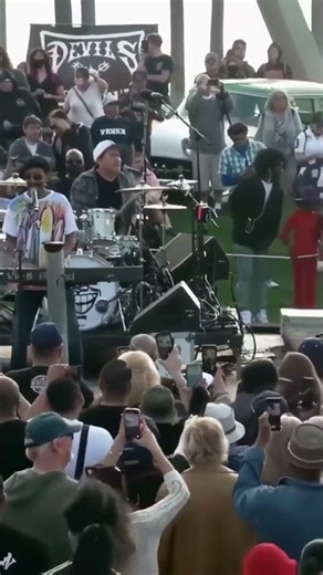 WAR - Ever heard this one LIVE?