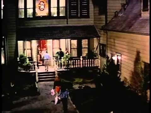 Scream Official Trailer 1996