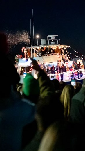 🎄 🛥️ 📸 GREAT PHOTOS: Christmas in Patchogue this weekend. That’s because the river was awash in twinkle lights Sunday night as the Greater Patchogue Chamber of Commerce’s riverfront committee hosted its big Christmas Holiday Boat Parade. Several hundred locals lined the banks of Patchogue River, at restaurants such Drift 82 and The Oar Steak & Seafood Grille or watched from their boats parked in slips or their residences across the way. Leaning into this year’s “A Jimmy Buffett Christmas,” th