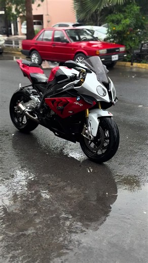 BMW S1000RR performance and highlights