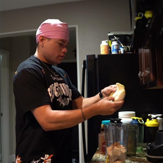 Healthy Smoothie Recipe: Cinnamon, Banana, and Hydration! #shorts