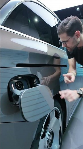 💡Electric charging flap of the Mercedes VLE