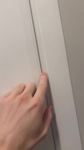 Say goodbye to those annoying air leaks in your home with our Alien Draft Seal Insulation Tape! The self-adhesive silicone design easily fits doors and windows, ensuring that every gap is sealed to keep you warm and comfortable! ❄️ | Guideleading=F | Facebook