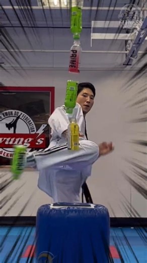 Vì sao anh ấy lại là bậc thầy Taekwondo 🥋| GymbrosVN #sports #shorts