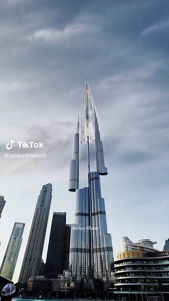 Exploring Dubai's Iconic Burj Khalifa in 2023