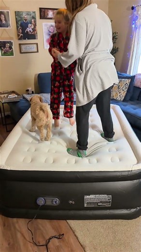 Self inflating/deflating air mattress! 🤯 #selfinflatingmattress #airmattress #inflatingairmattress