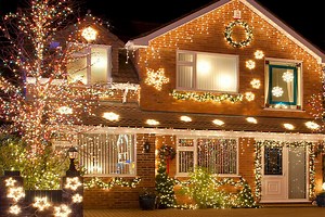 Las 33 mejores series de luces para decorar en Navidad