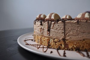 Bez pečenja i muke stiže MNOGO SLATKIH zalogaja: KINDER TORTA po brzom receptu koji će svi obožavati