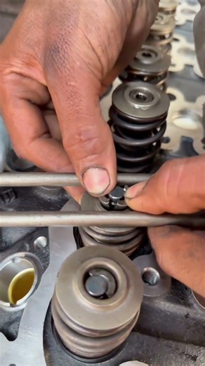 Mastering Precision Engineering: Detailed Assembly of Engine Valve Springs