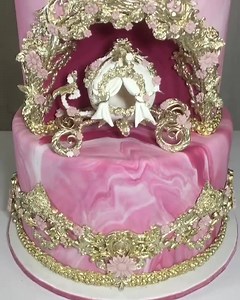 43K views · 507 reactions | If you can't actually arrive in a horse and carriage the finer details in your cake are all the sweetness of a fairytale you need! AH-MAZING! Cake: Fine Cakes By Zehra | Today's Luxury Weddings | Facebook