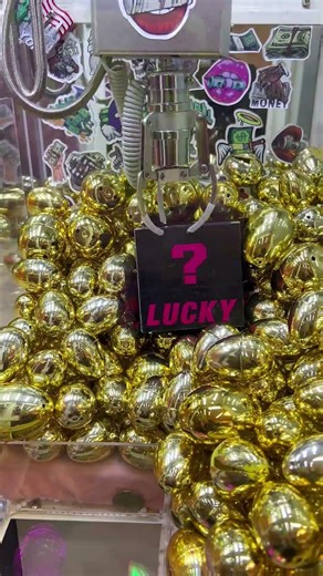 What treasure is hidden inside the claw machine?! Part 76 #arcade #clawmachine #prize