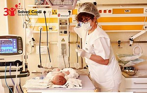 Ajutor pentru copiii cu părinți plecați la muncă în străinătate. Salvaţi Copiii România ia măsuri urgente de sprijinire a categoriilor sociale vulnerabile şi deschide un fond de urgență pentru spitale