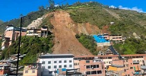 Un alud sepultó 60 casas y niños atrapados en Perú