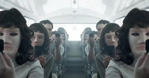 10 seriálů na Netflixu, které doporučují i nejpřísnější kritici