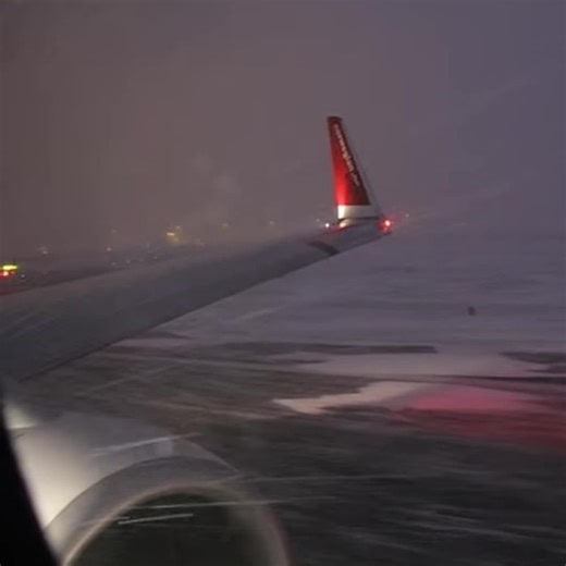 Boeing 737-800 Engine Spool Up and Take Off Video