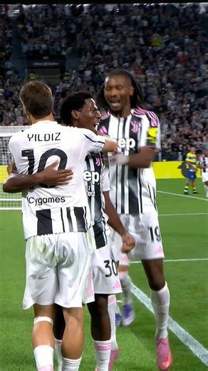 Jonathan David scored his first official Juventus goal in the season opener! The perfect way to greet our home crowd 🤍🖤 Watch the highlights here: https://juve.it/HLsJ-Parma | Juventus