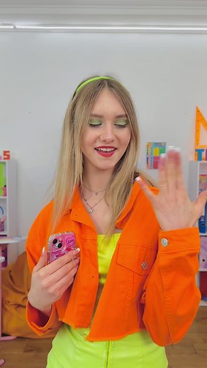 Who is Kitty’s crush? 🧐🥰🩷 #timtin #crazycasa #school #fyp #usa #recomendations #love #americanschool #americangirls