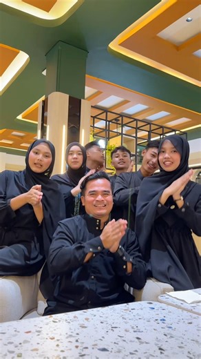 Murid babeh yg paling belakang emang rada-rada😄