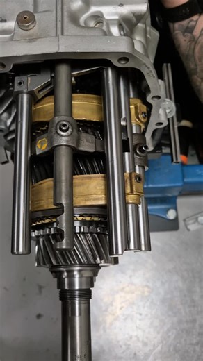 ⚙️ Getrag | 265-5 | dogleg ⚙️ Ever wondered what happened while you're shifting gears? Imagine "pounding at it" at full speed. You're considering restoration of your Getrag gearbox? We stock many parts! Sent us an email or call and we're happy to advice! 📩 info@konaclassiccars.nl | KONA Classic Cars